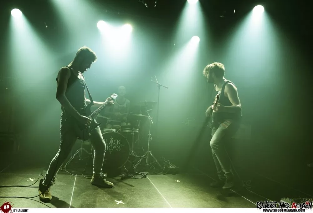 BULLDOZER AND THE MACHINE GUNS