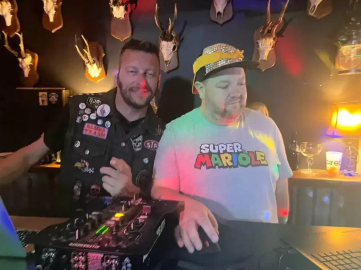 DJ BASTON & DJ BUVETTE