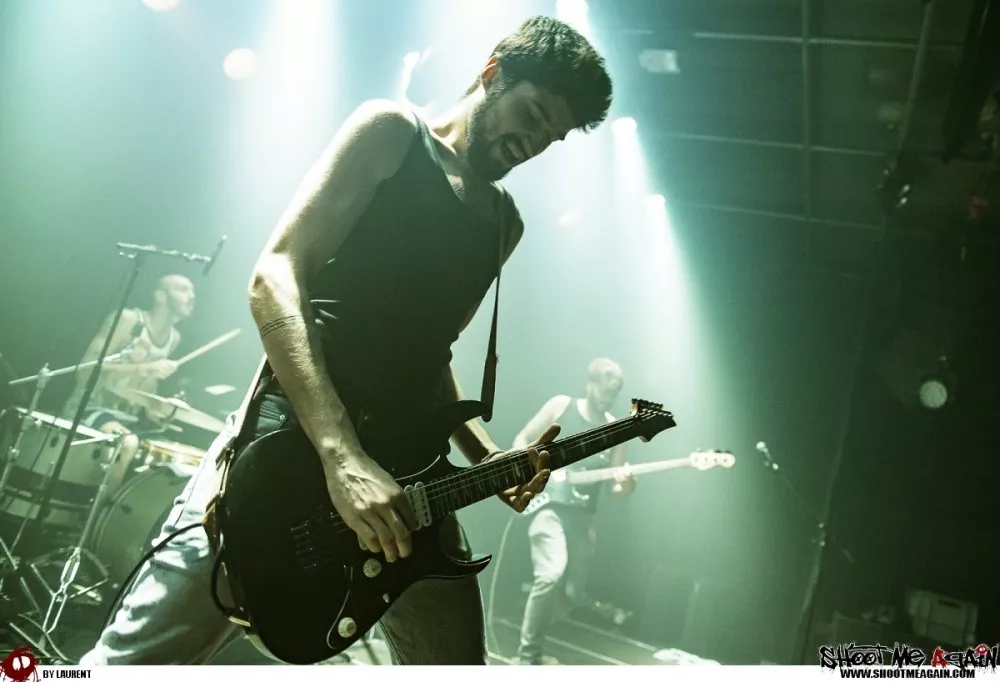 BULLDOZER AND THE MACHINE GUNS